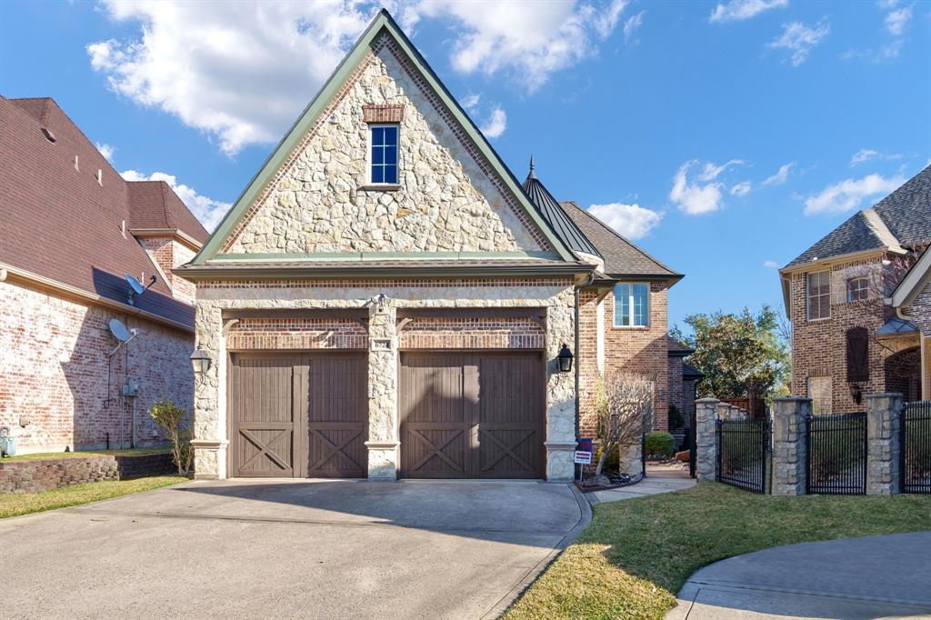 6724 Frankford Road Dallas, TX 75252 - Photo 4 of 40 a front view of a house with a yard