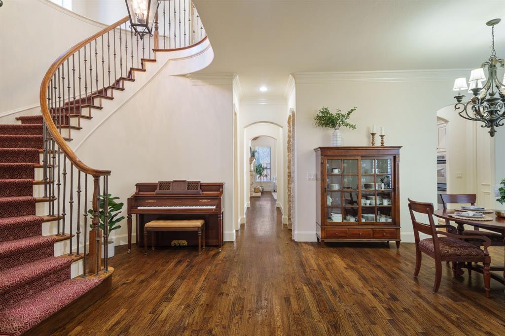 6724 Frankford Road Dallas, TX 75252 - Photo 6 of 40 a living room with furniture and wooden floor