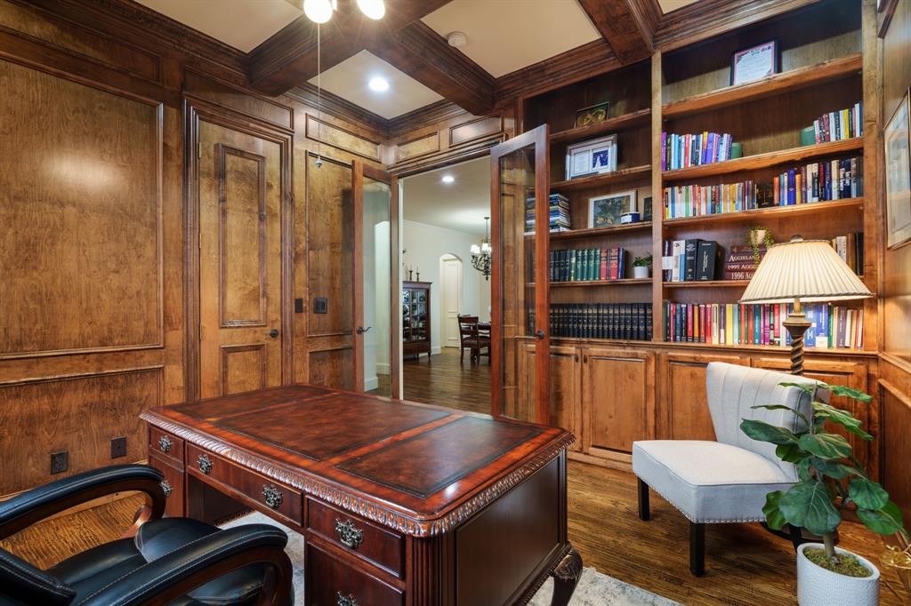 6724 Frankford Road Dallas, TX 75252 - Photo 8 of 40 a room with furniture and a book shelf