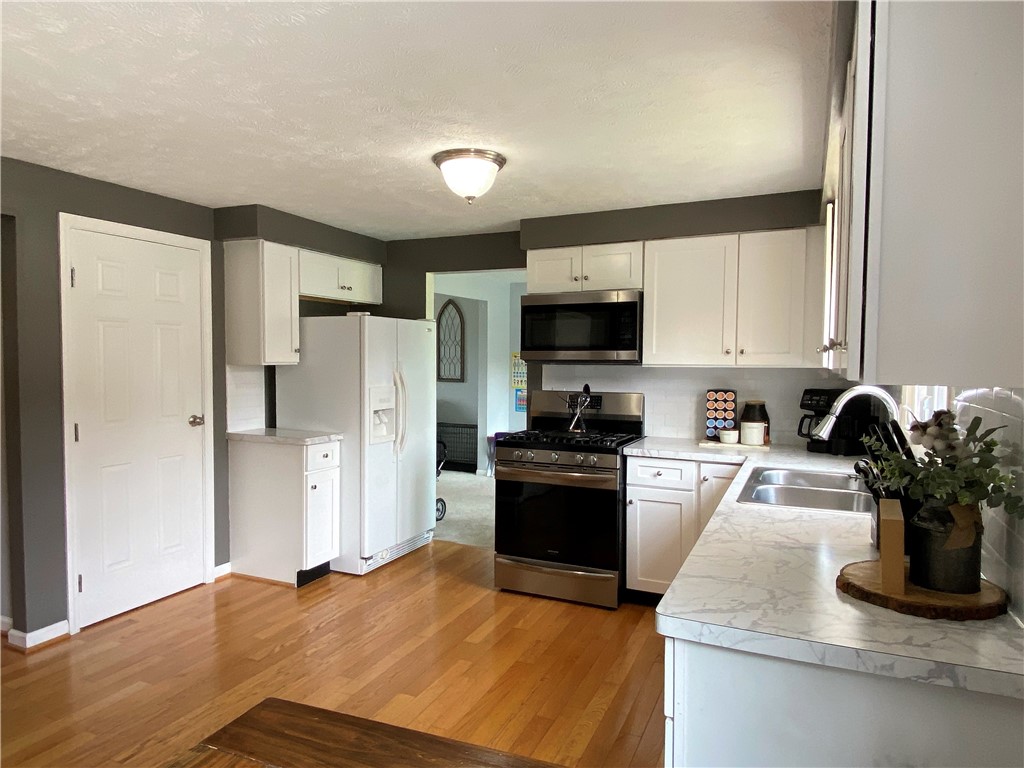 127 Raintree Lane Parma, NY 14468 - Photo 8 of 39