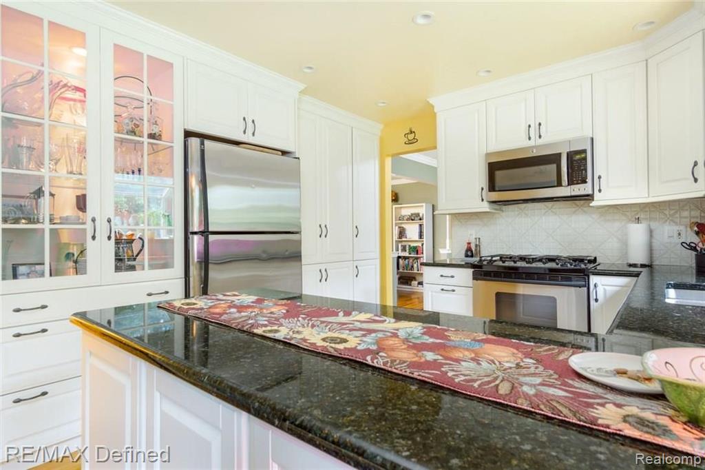 1645 Yale Court Rochester Hills, MI 48309 - Photo 14 of 38