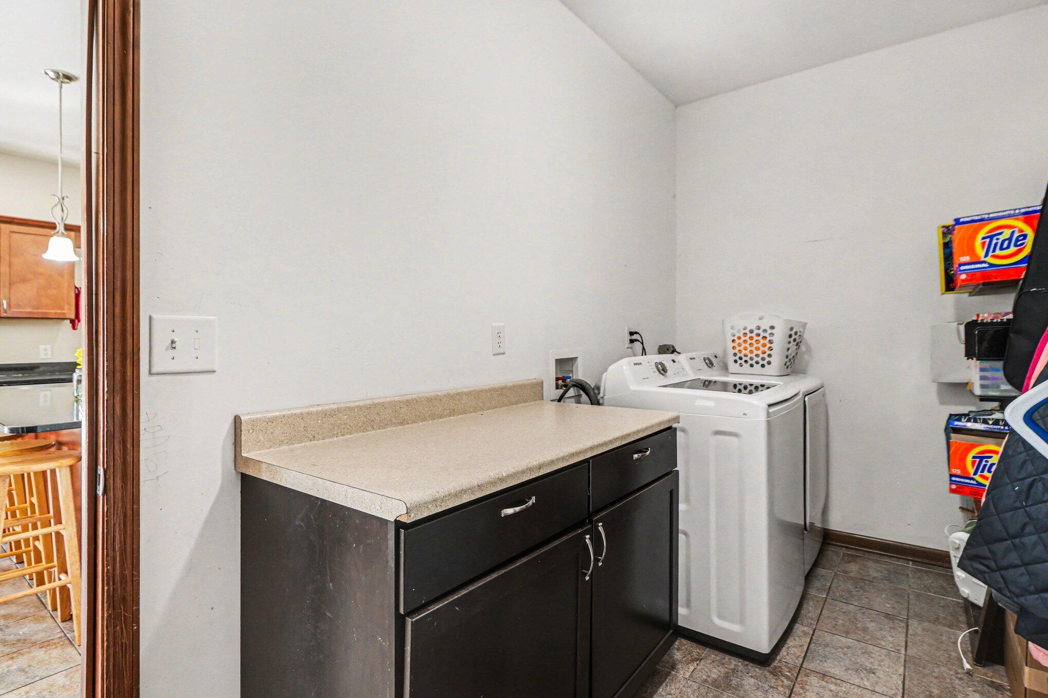 190 East Mekeland Road Chesterton, IN 46304 - Photo 19 of 29 a utility room with sink dryer and washer