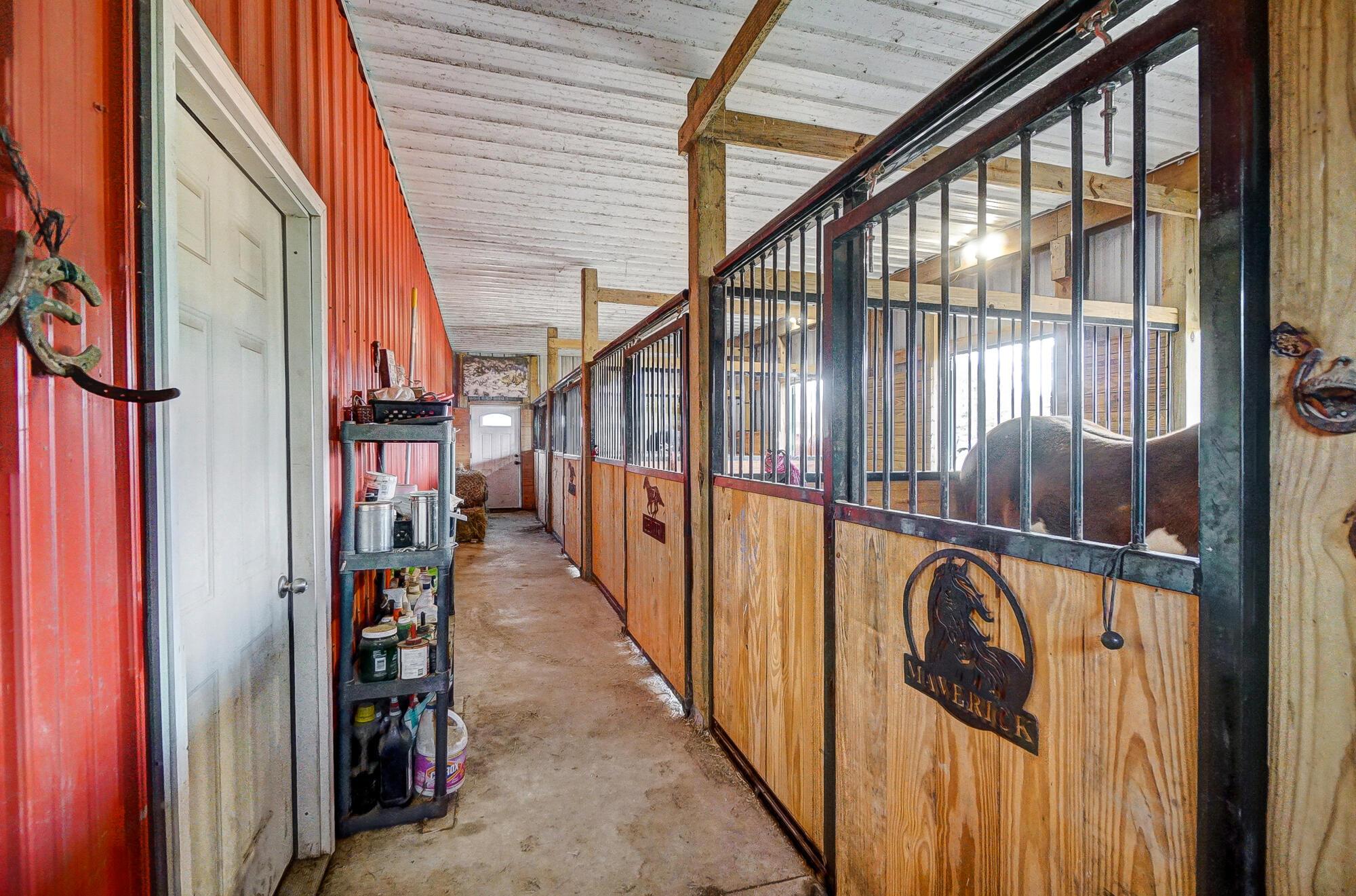 8604 Carter Road Hilliard, OH 43026 - Photo 9 of 60 Stalls