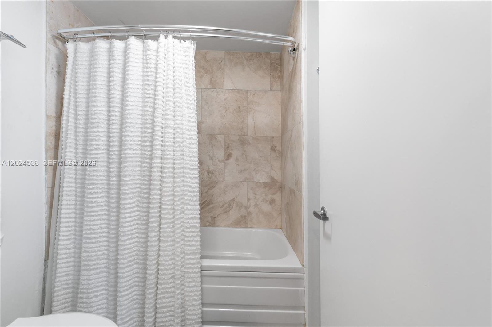 690 Southwest 1st Court, Unit PHII17 Miami, FL 33130 - Photo 22 of 37