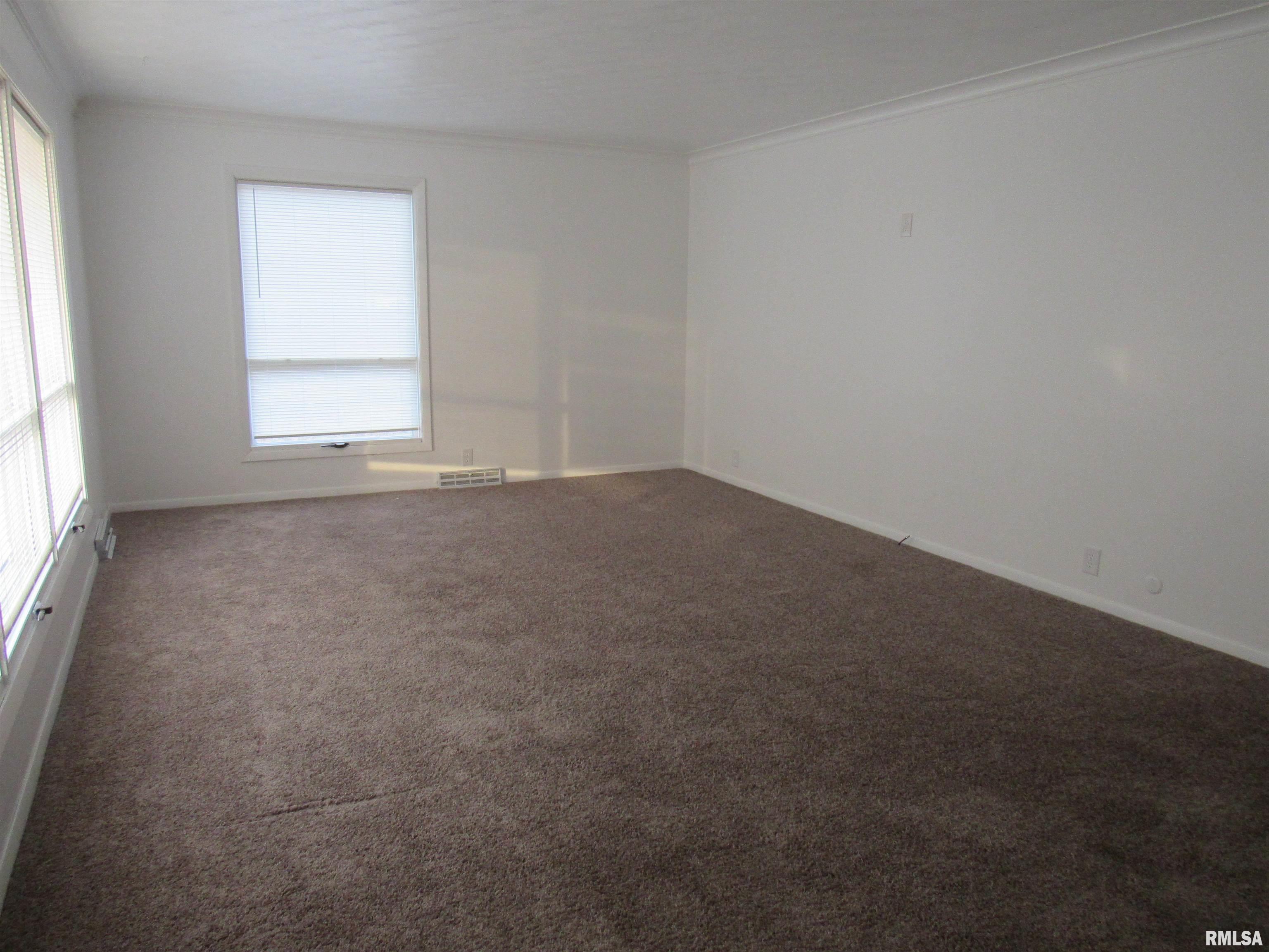 345 8th Street Bettendorf, IA 52722 - Photo 2 of 24
