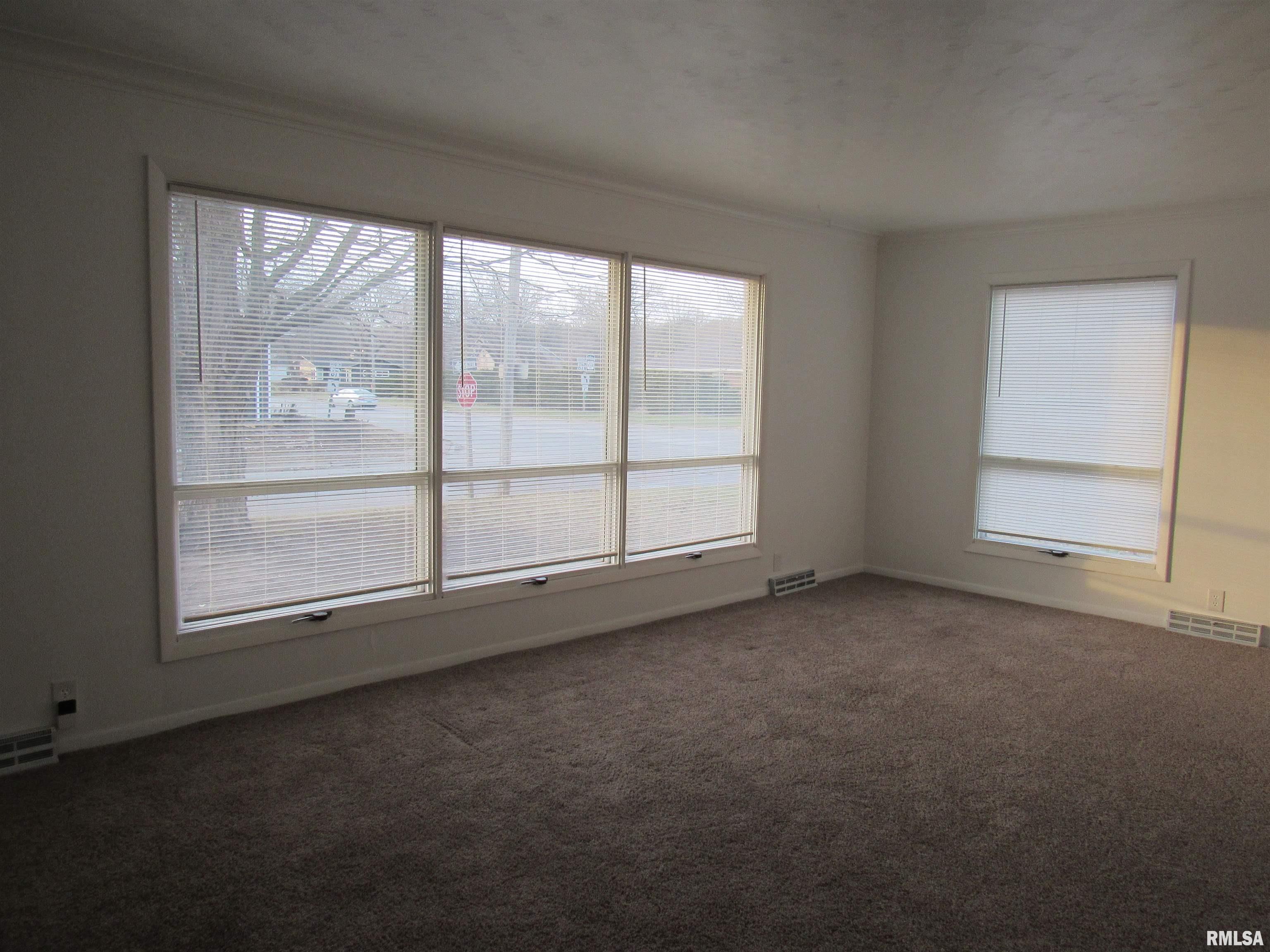 345 8th Street Bettendorf, IA 52722 - Photo 3 of 24