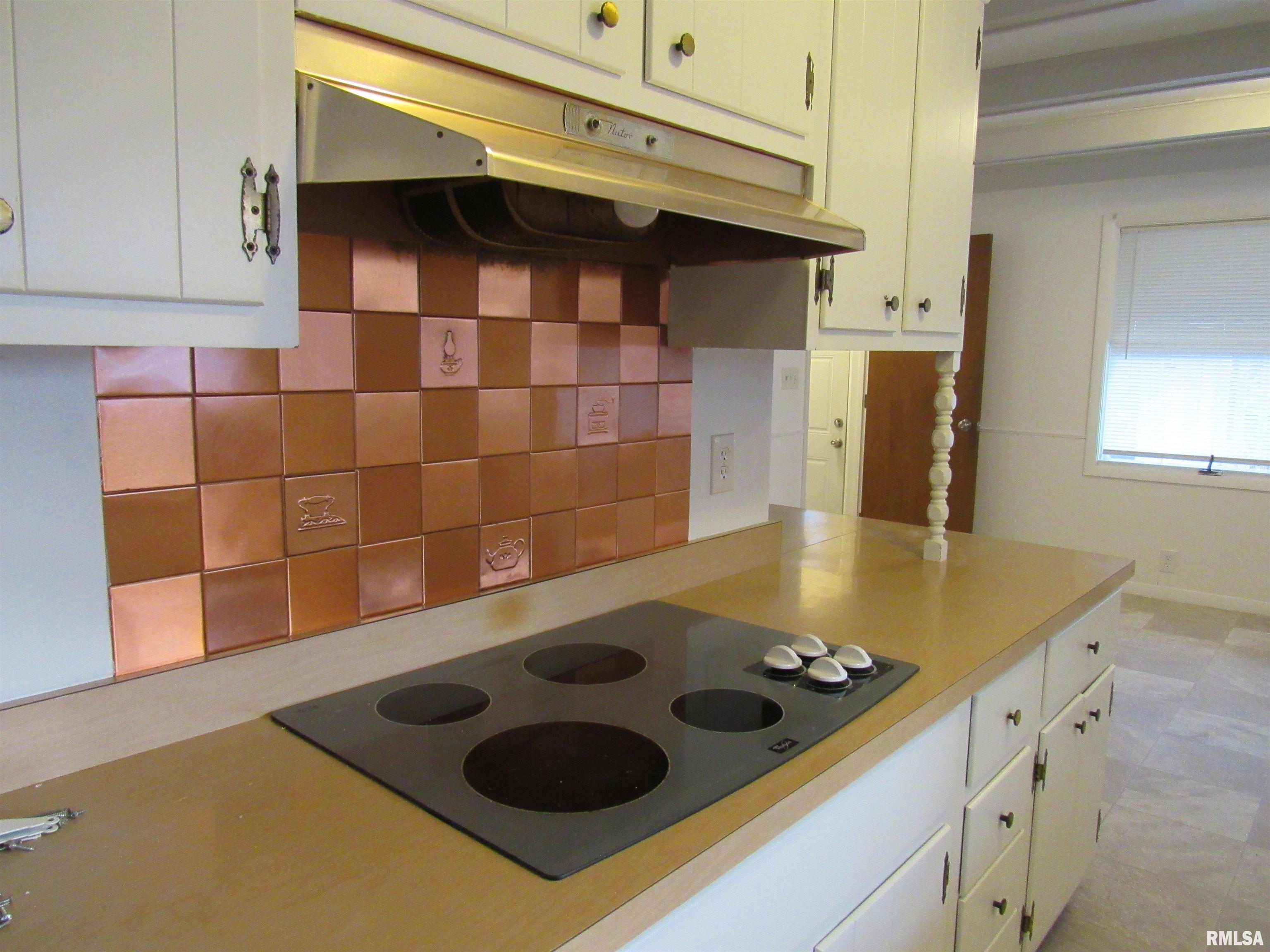 345 8th Street Bettendorf, IA 52722 - Photo 5 of 24