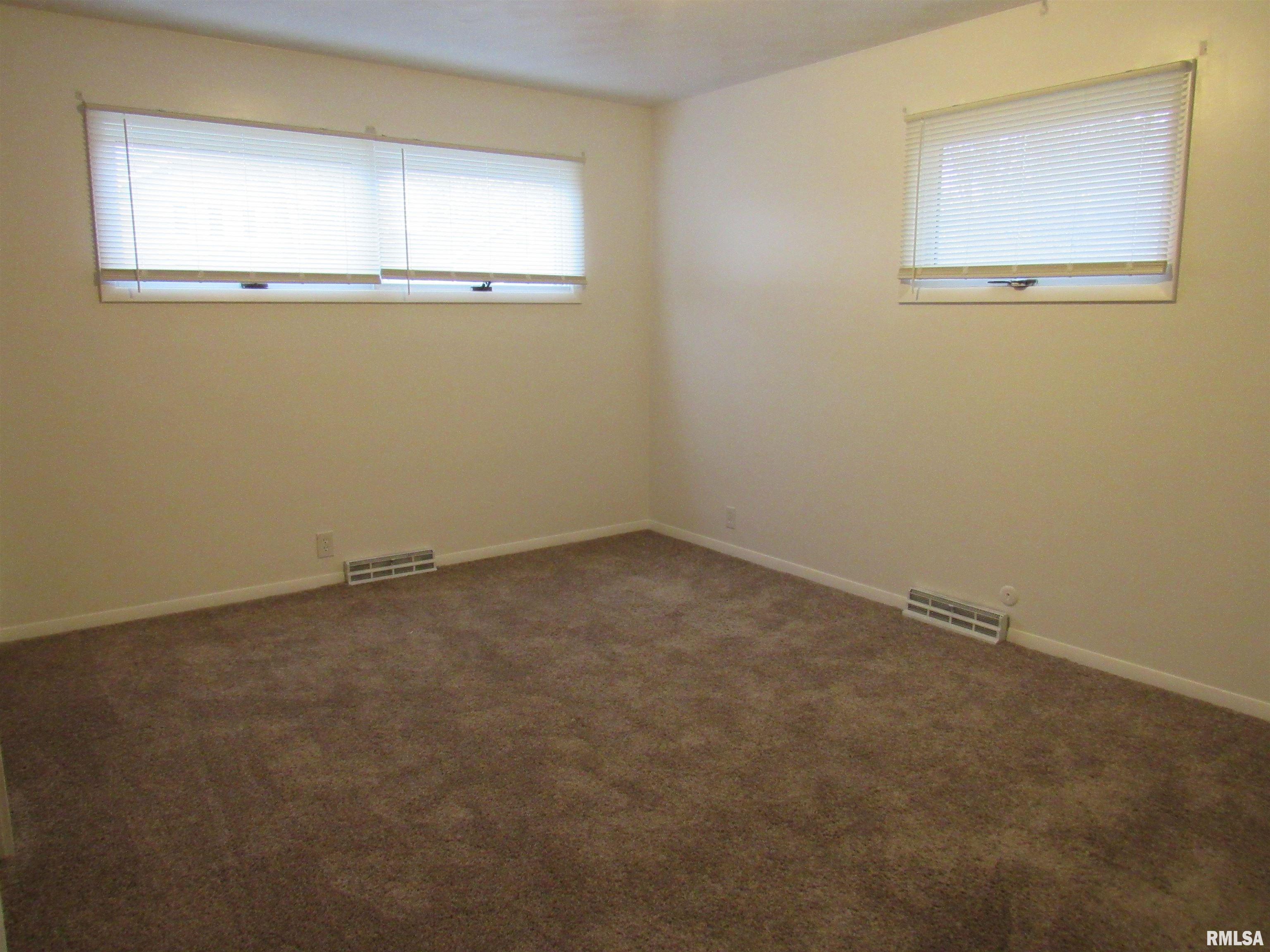 345 8th Street Bettendorf, IA 52722 - Photo 7 of 24