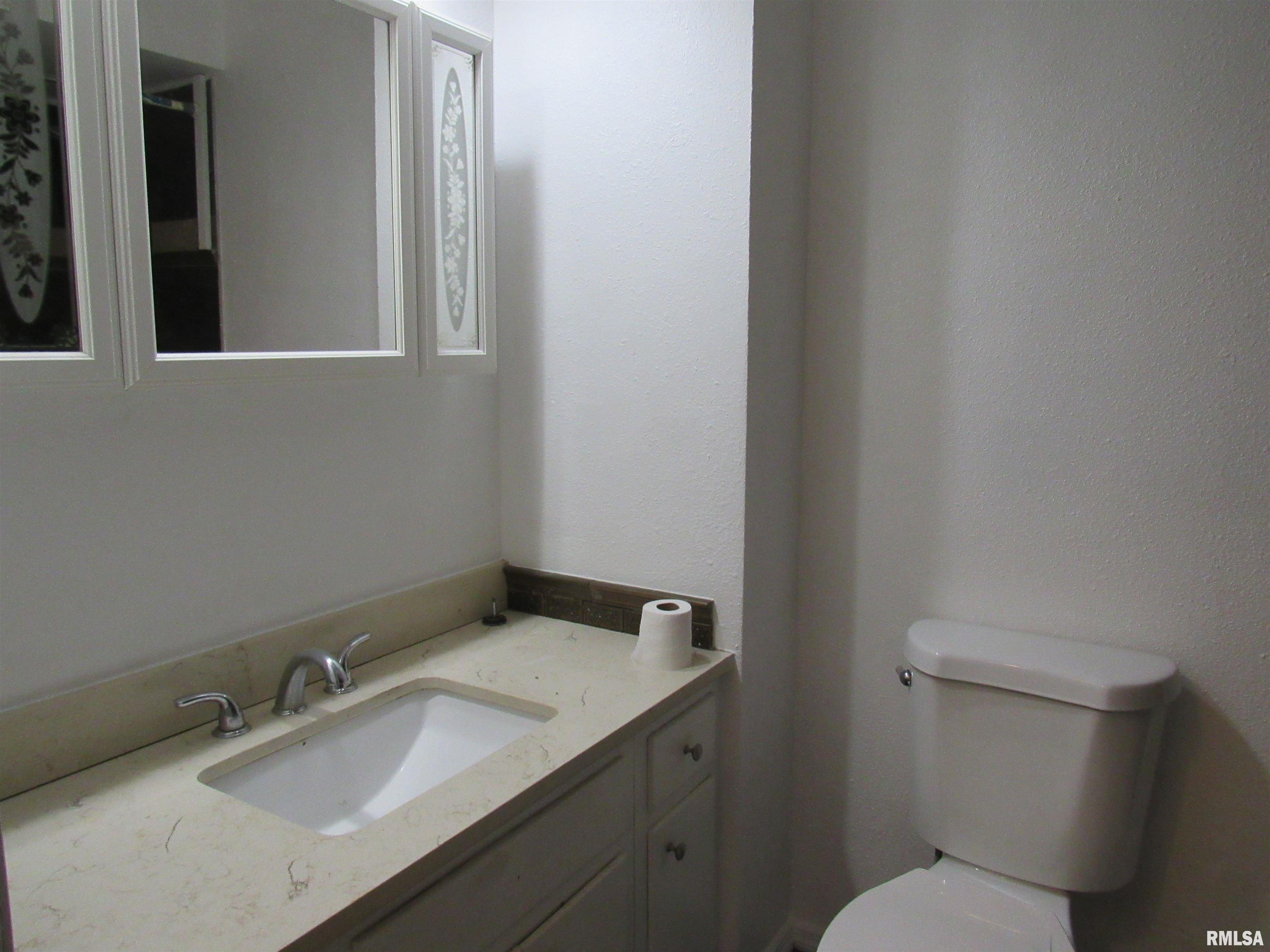 345 8th Street Bettendorf, IA 52722 - Photo 10 of 24