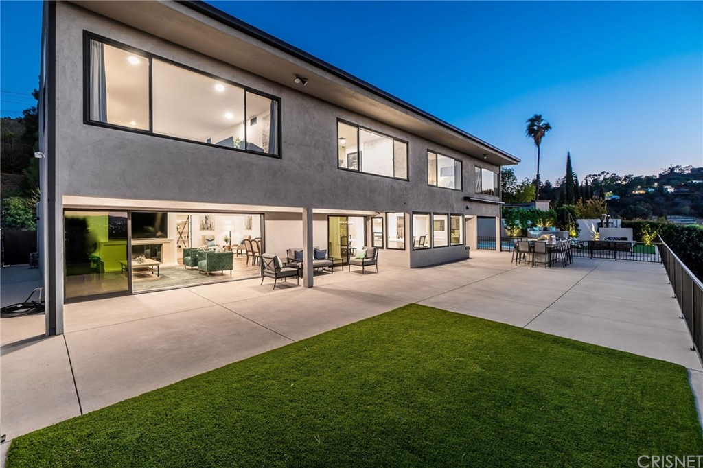 3105 Dona Sofia Drive Studio City, CA 91604 - Photo 25 of 45 a view of outdoor space yard deck and patio