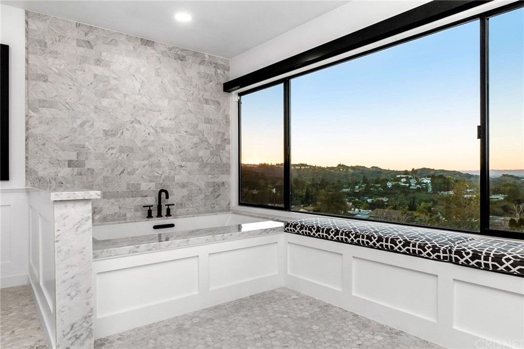 3105 Dona Sofia Drive Studio City, CA 91604 - Photo 29 of 45 a bathroom with a bathtub and a sink