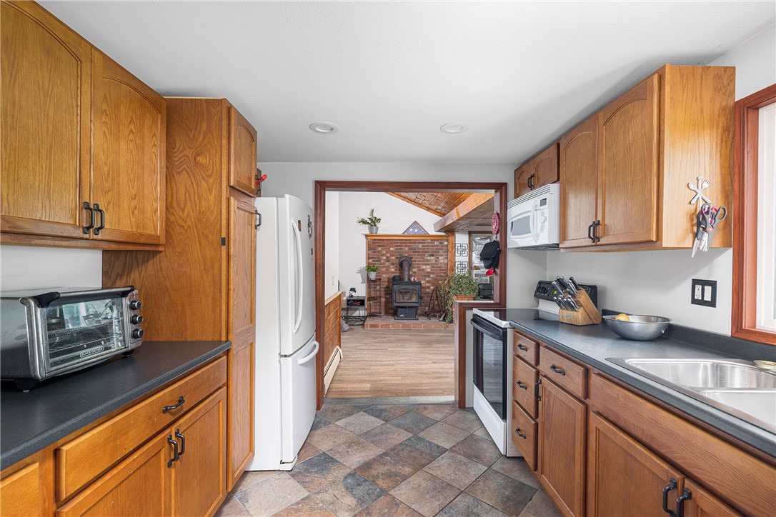 24 Larchmont Road Warwick, RI 02886 - Photo 10 of 27