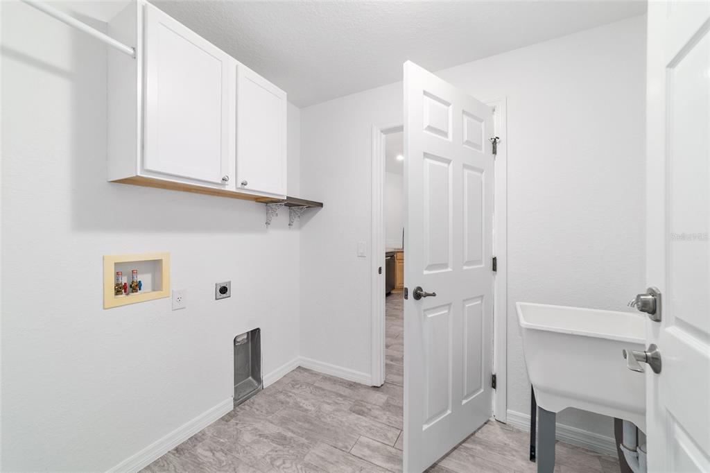 13688 Southwest 113th Lane Dunnellon, FL 34432 - Photo 52 of 70 a bathroom with a shower