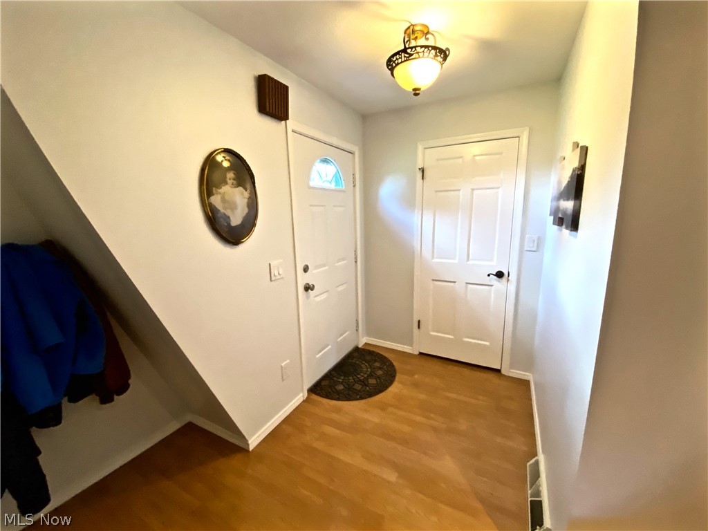 1690 Stillwagon Road Niles, OH 44446 - Photo 23 of 27 foyer area ,