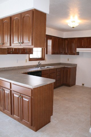 6403 North Camelot Road Peoria, IL 61615 - Photo 4 of 9 Gallery Image 4