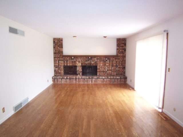 6403 North Camelot Road Peoria, IL 61615 - Photo 7 of 9 Gallery Image 7