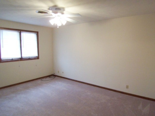 6403 North Camelot Road Peoria, IL 61615 - Photo 8 of 9 Gallery Image 8