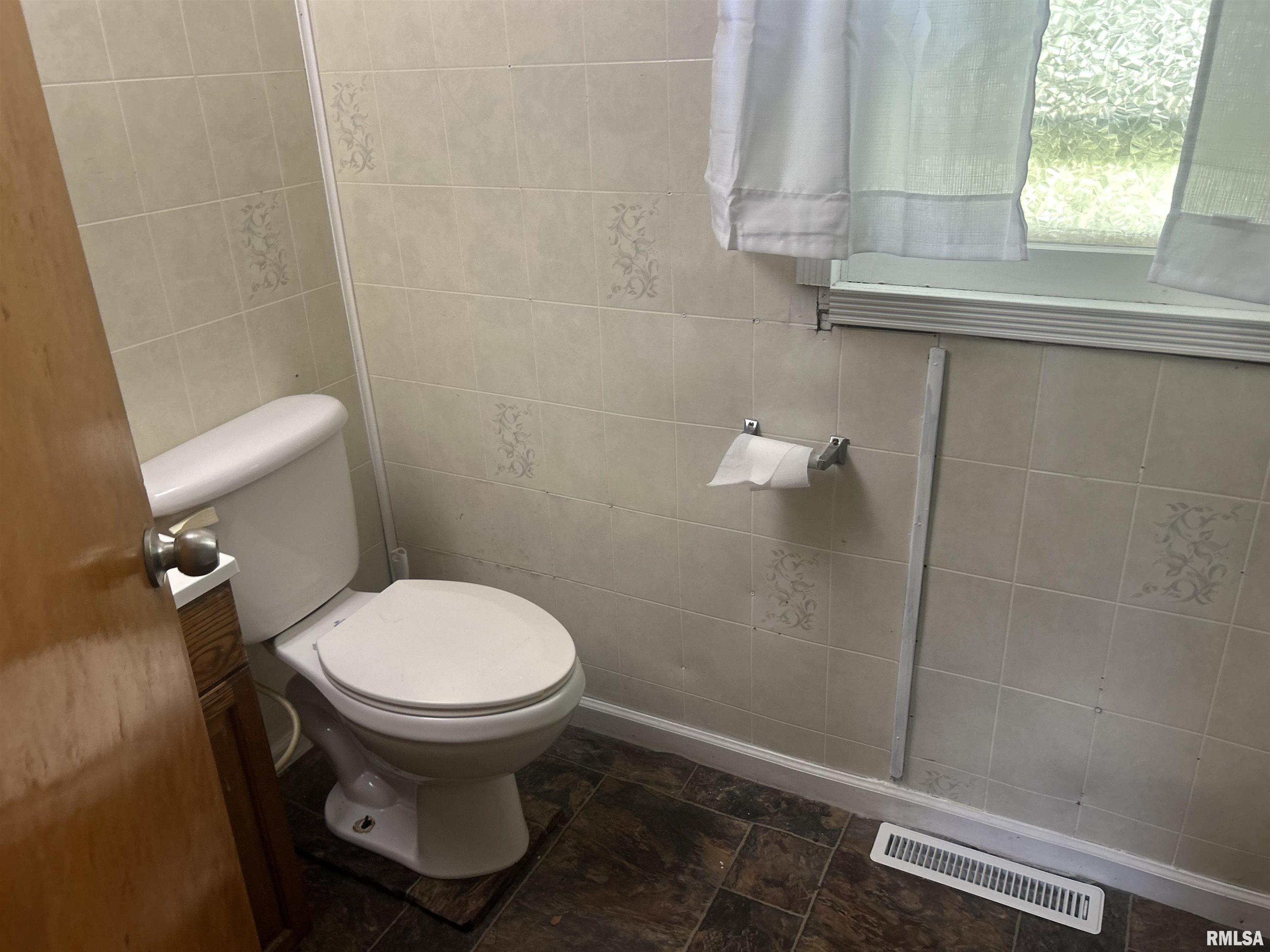 602 West Madison Street Athens, IL 62613 - Photo 7 of 10 Gallery Image 7