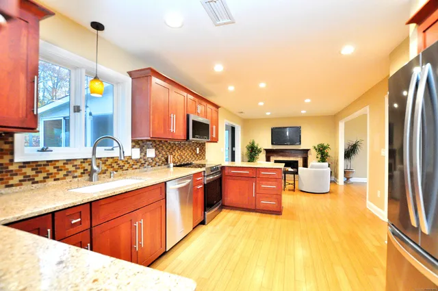 $489,900 | 132 Knollwood Drive, Wolcott, CT 06716