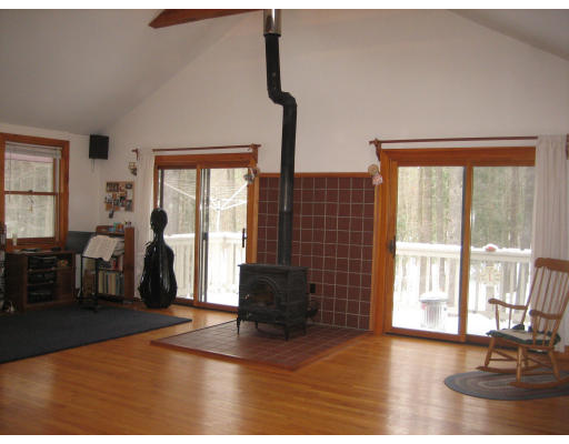 40 Jenks Street Amherst, MA 01002 - Photo 3 of 18 Gallery Image 3
