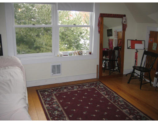 40 Jenks Street Amherst, MA 01002 - Photo 6 of 18 Gallery Image 6