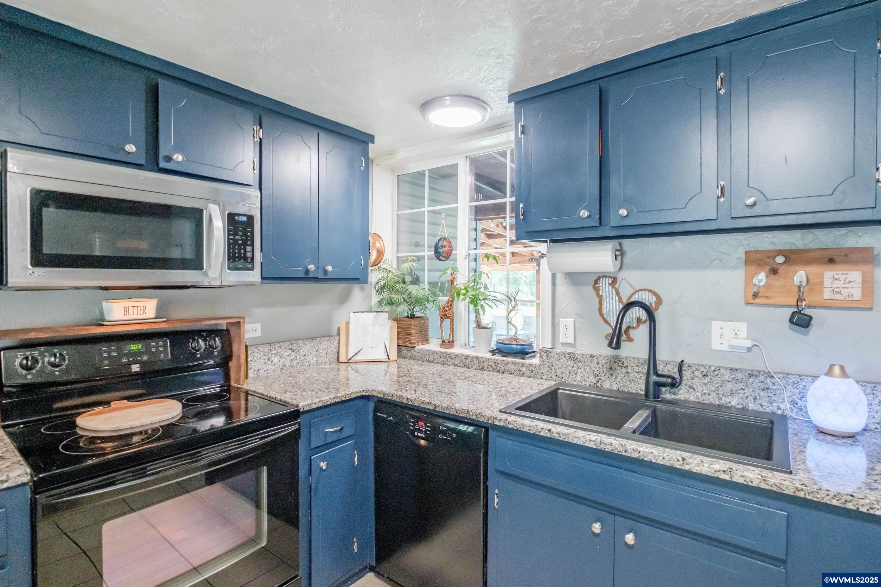720 Central Avenue Lebanon, OR 97355 - Photo 6 of 38