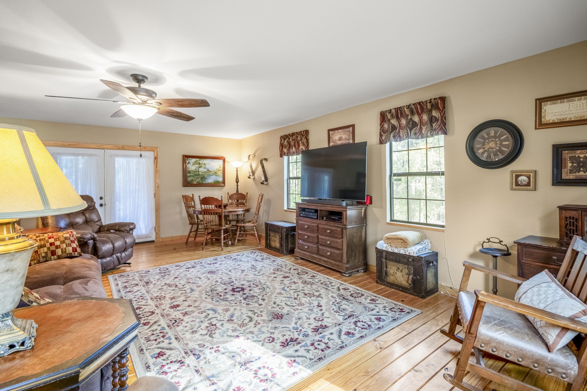 5415 Old Israel Road Livingston, TX 77351 - Photo 18 of 45 Spacious living room perfect for time with family and friends