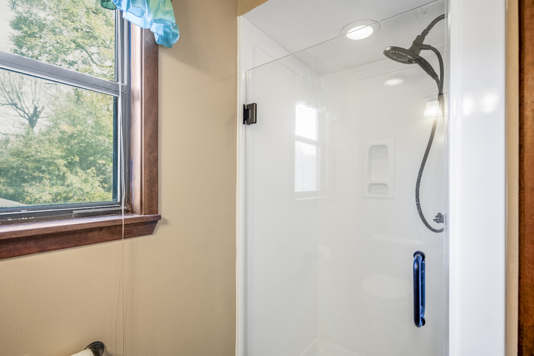 5415 Old Israel Road Livingston, TX 77351 - Photo 22 of 45 Primary bath located on the second floor