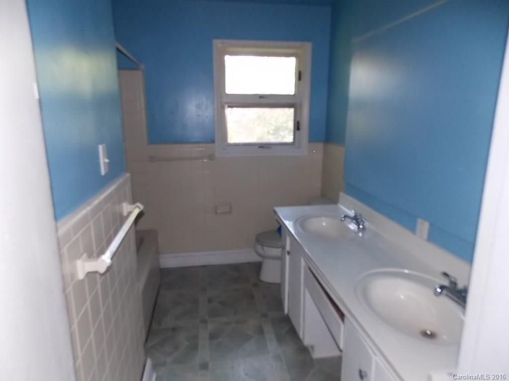 3225 Sunset Road Charlotte, NC 28216 - Photo 4 of 7 Gallery Image 4