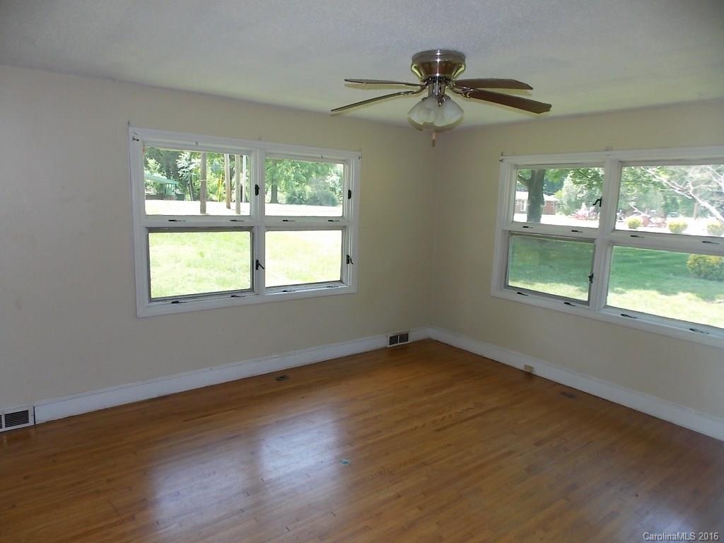 3225 Sunset Road Charlotte, NC 28216 - Photo 5 of 7 Gallery Image 5