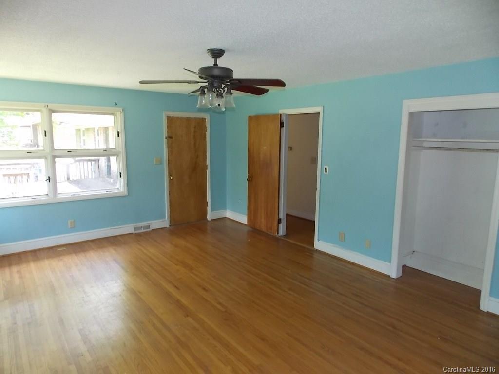 3225 Sunset Road Charlotte, NC 28216 - Photo 6 of 7 Gallery Image 6