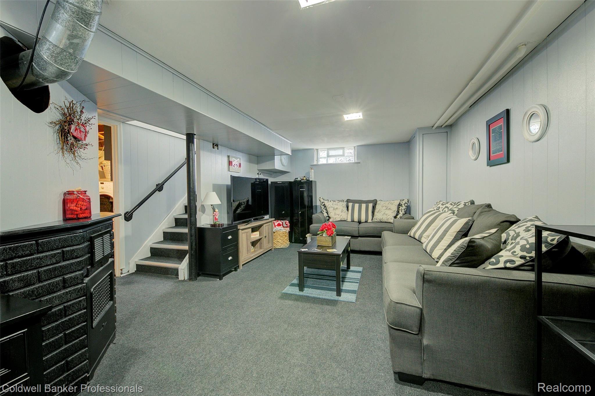 3919 Durham Road Royal Oak, MI 48073 - Photo 37 of 40 930A3963_4_5.jpg