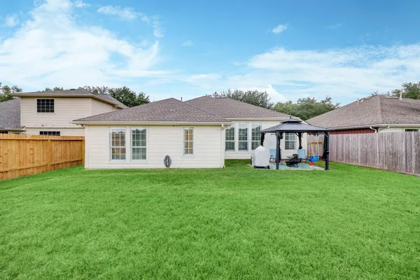 $2,400 | 11006 Desert Springs Circle, Houston, TX 77095