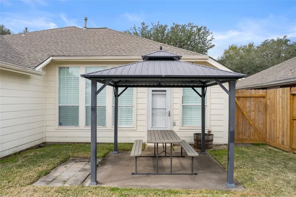 $2,400 | 11006 Desert Springs Circle, Houston, TX 77095