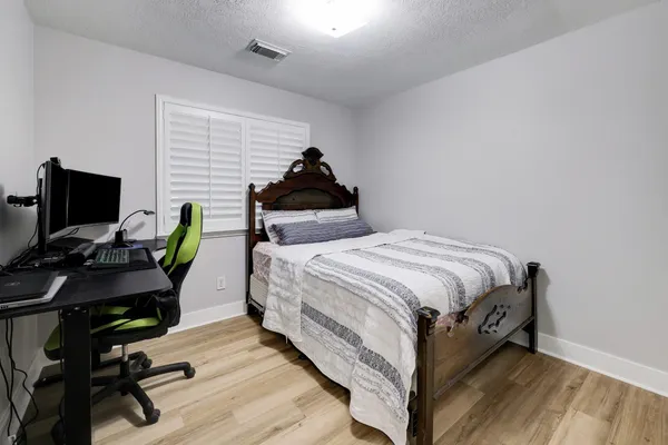 $2,400 | 11006 Desert Springs Circle, Houston, TX 77095