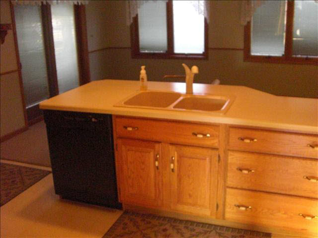 267 Ruff Drive Monroe, MI 48162 - Photo 10 of 13 SOLID SURFACE