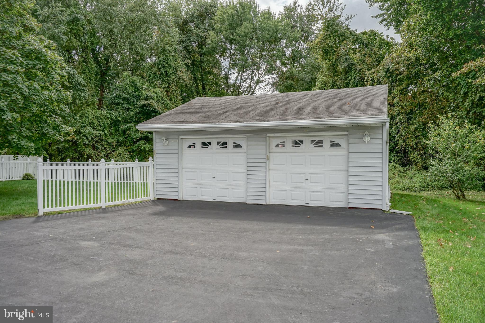 602 Cornell Road Burlington, NJ 08016 - Photo 3 of 35 Man Cave Deluxe in this two Car Garage!
