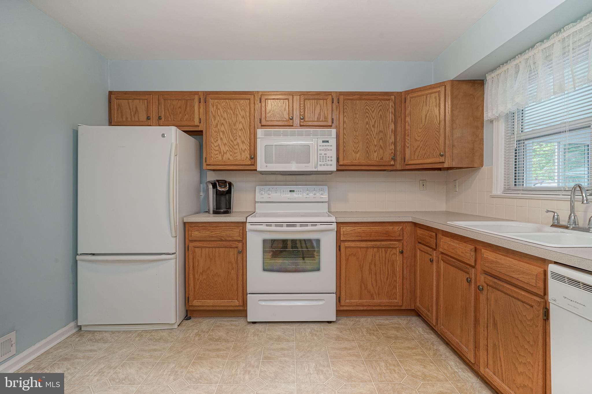 602 Cornell Road Burlington, NJ 08016 - Photo 7 of 35 Double Sink