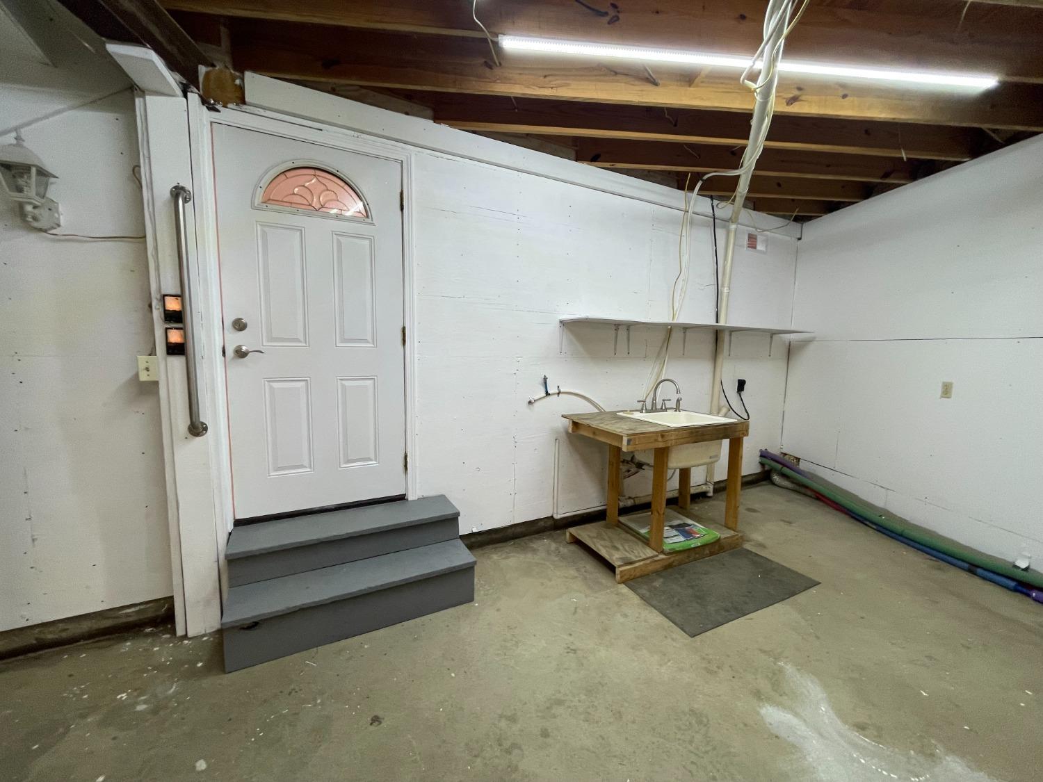 12302 Bennett Road Florence, IN 47020 - Photo 48 of 60 Laundry in attached garage