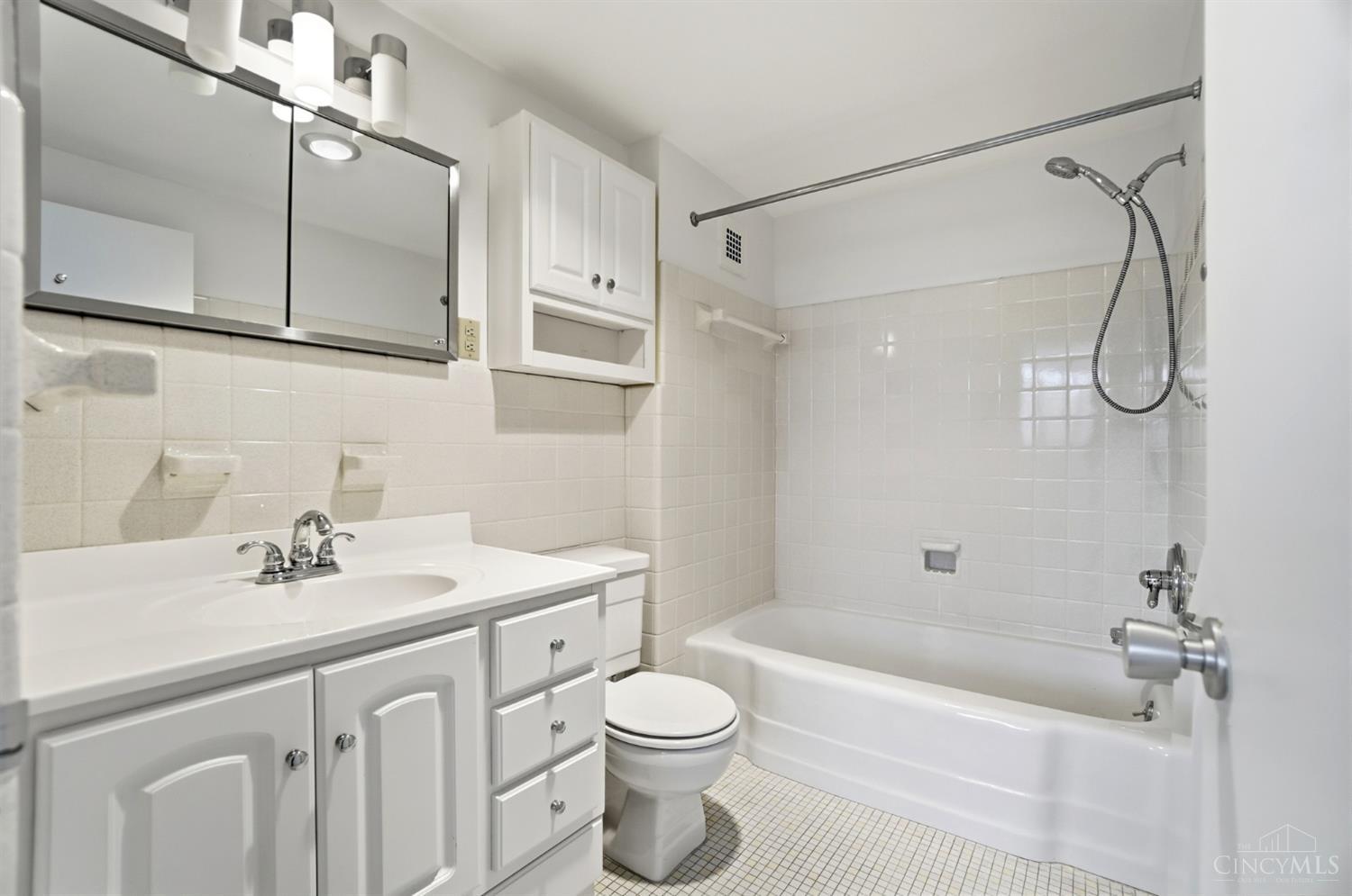 2324 Madison Road, Unit 403 Cincinnati, OH 45208 - Photo 25 of 40