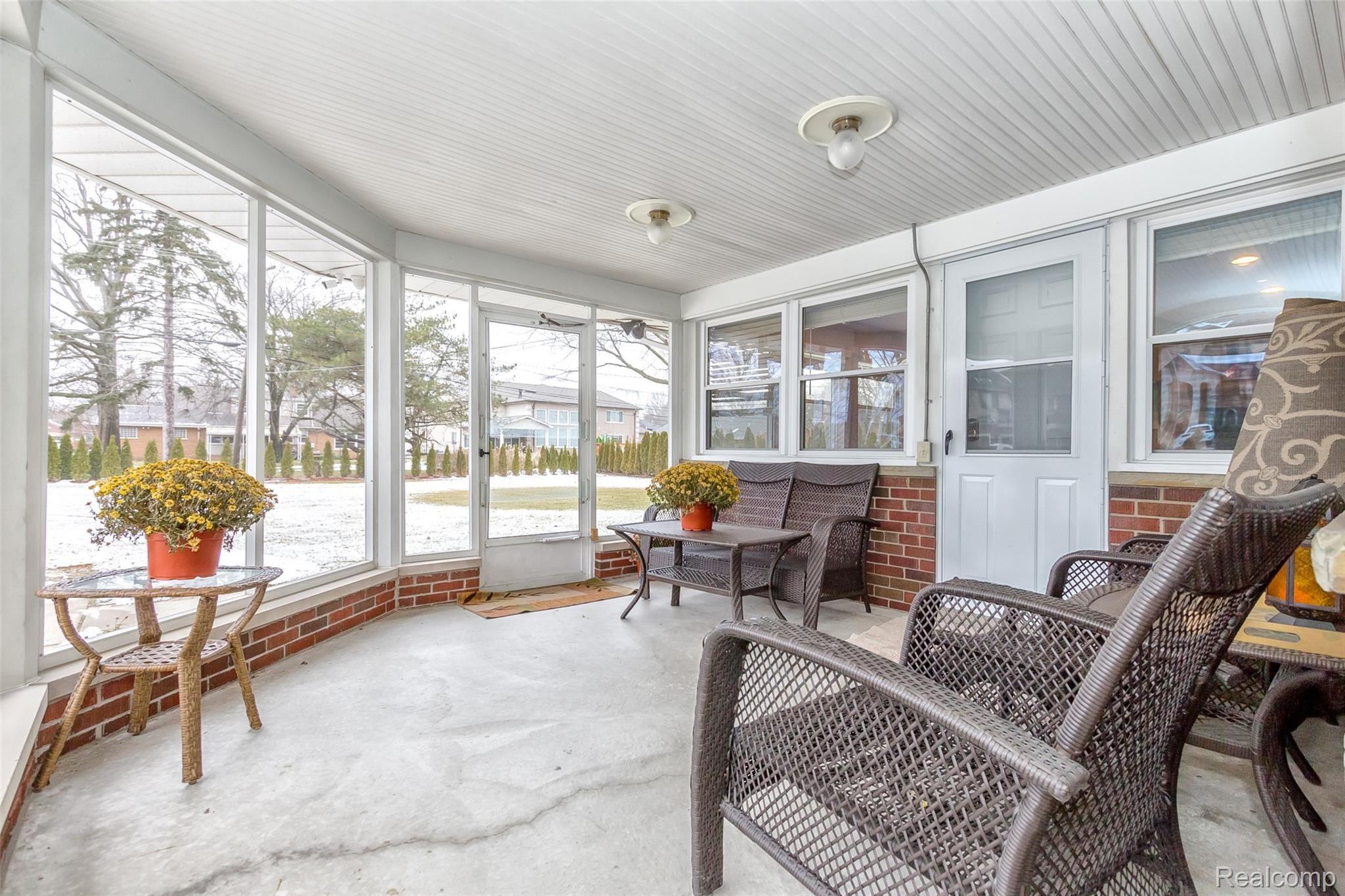 730 Ridgemont Avenue Dearborn, MI 48124 - Photo 37 of 46 37.jpg