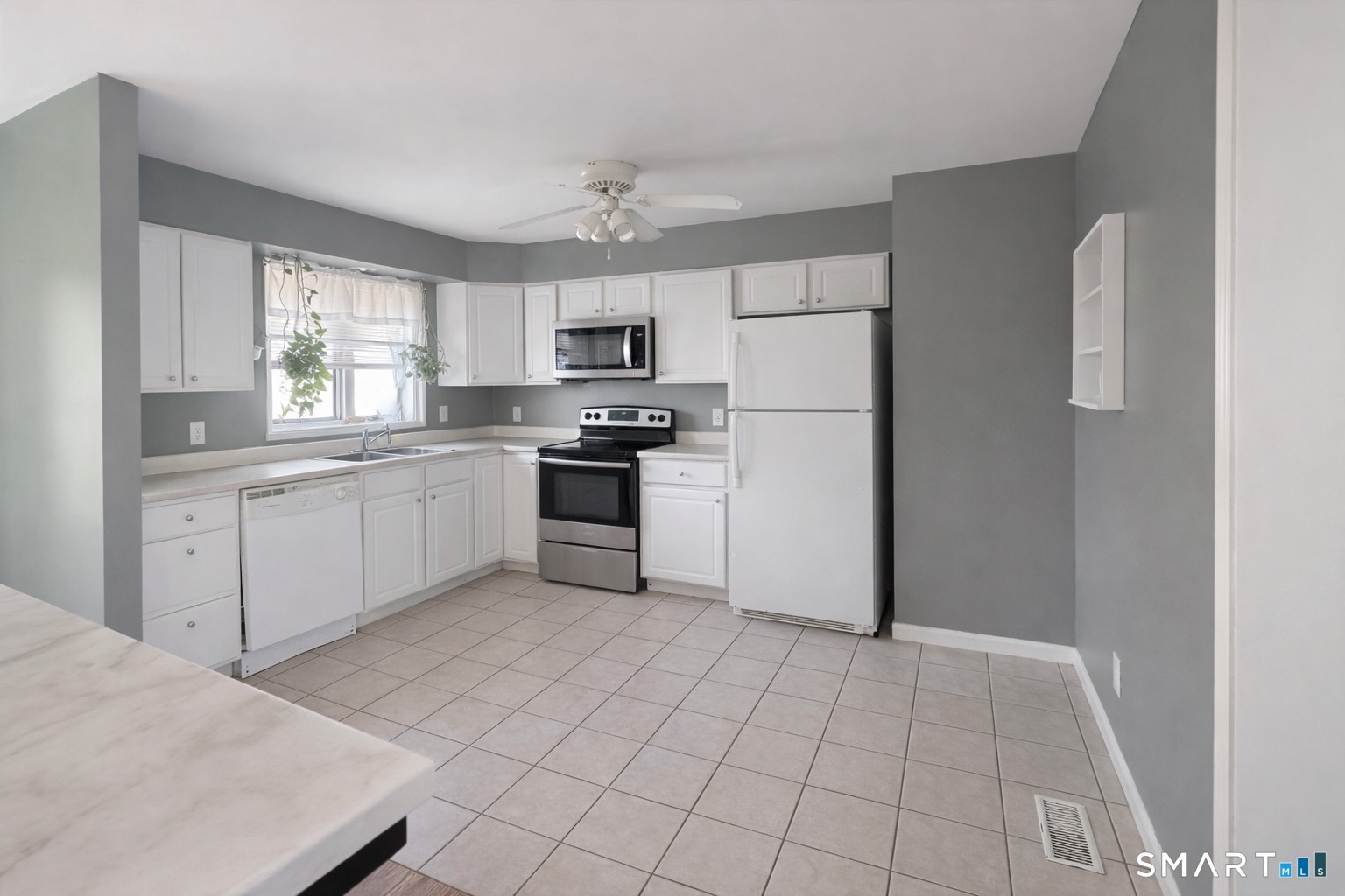 46 Chamberlain Street, Unit B New Haven, CT 06512 - Photo 4 of 12