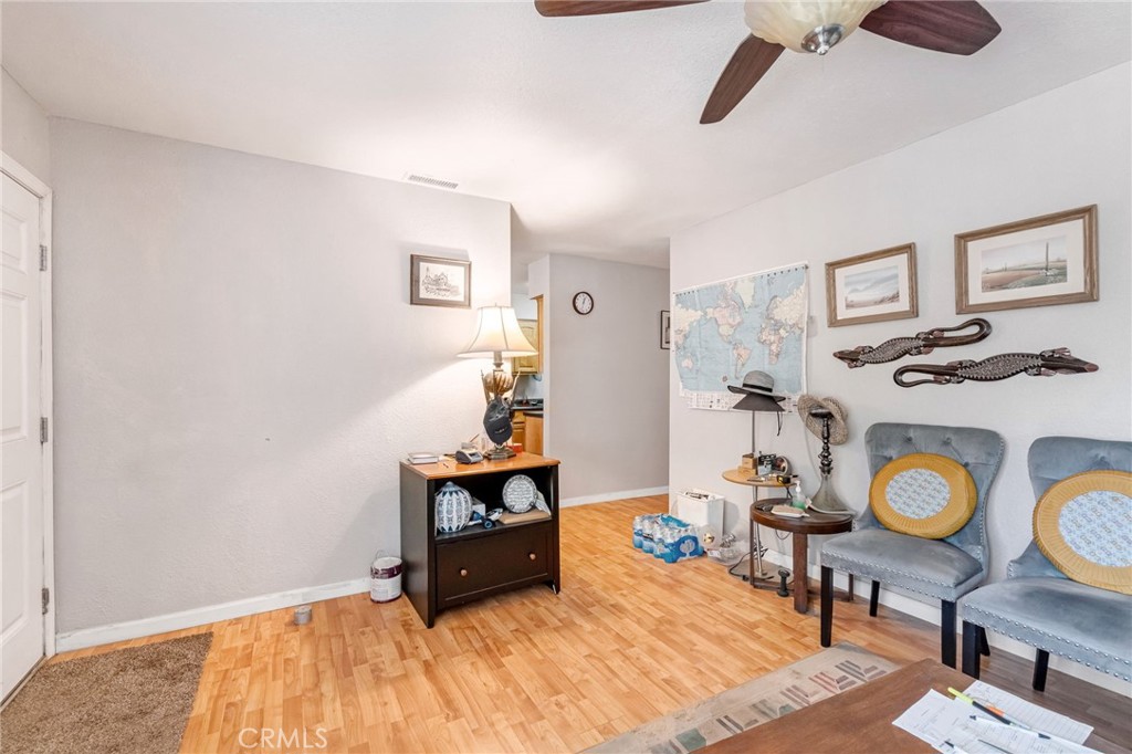 1622 B Street Fresno, CA 93706 - Photo 20 of 32 a living room with furniture and painting on the wall