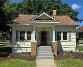 824 State Street Lemont, IL 60439 - Photo 1 of 31 a front view of a house with a yard