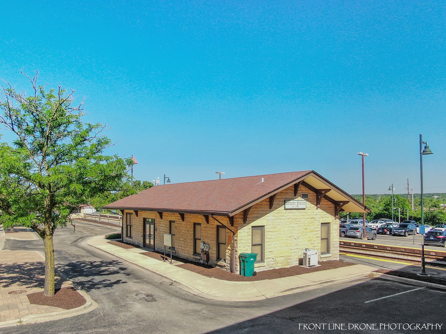 824 State Street Lemont, IL 60439 - Photo 25 of 31 a front view of a house with a yard