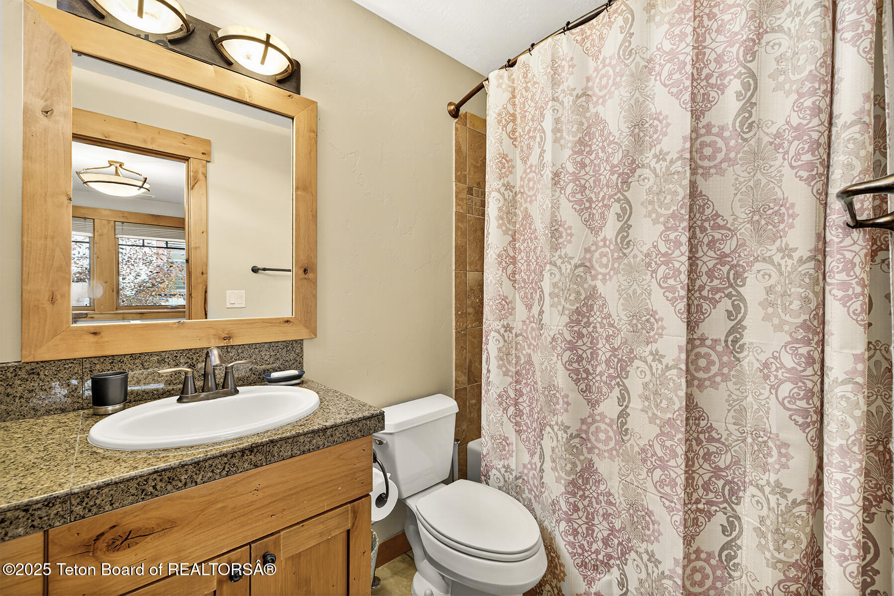8 Moulton Lane Victor, ID 83455 - Photo 19 of 29 19 Guest Bedroom Attached Bathroom