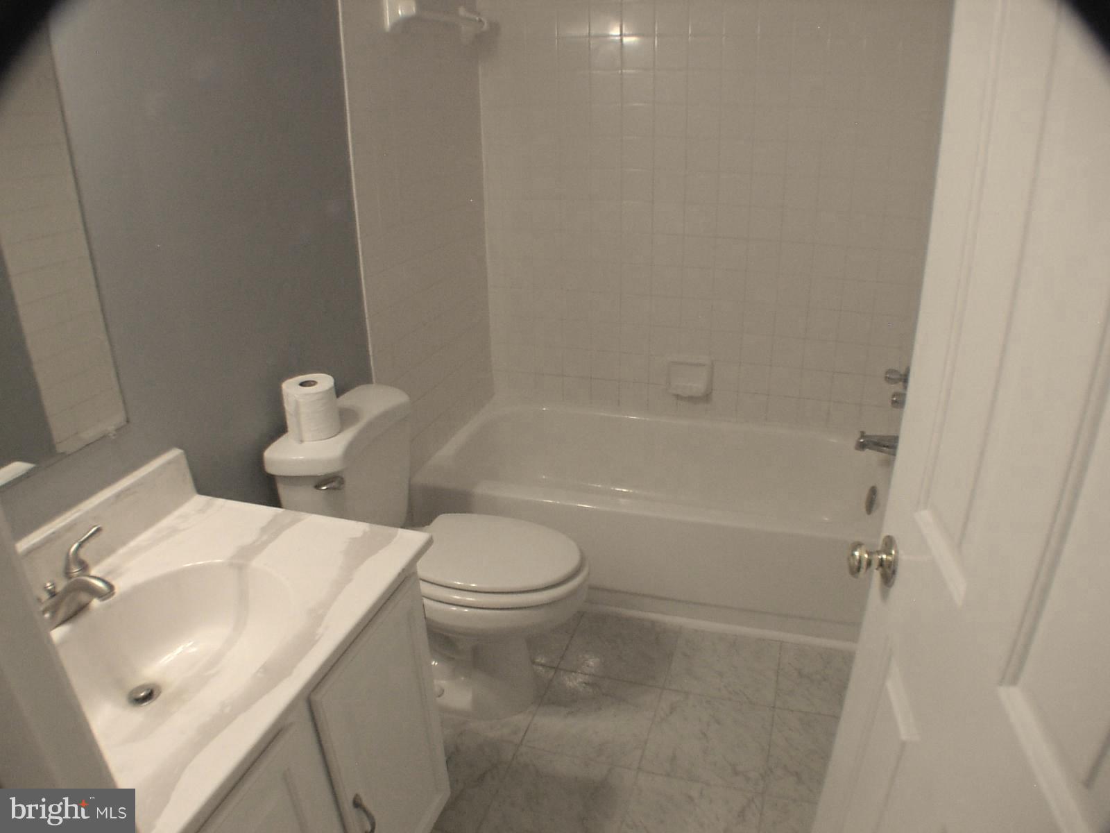 205 Raven Road Stephens City, VA 22655 - Photo 14 of 27 Bath upstairs