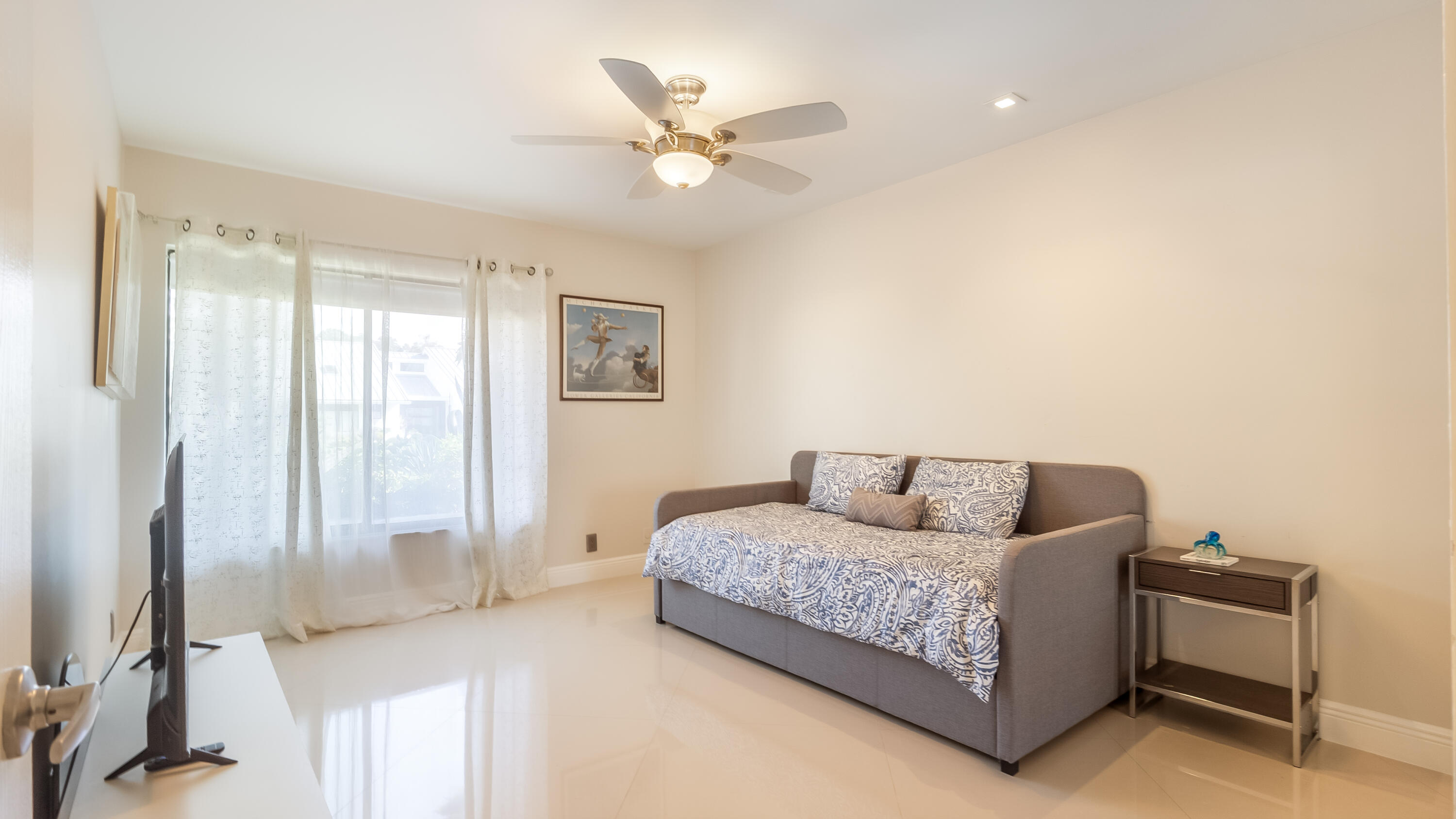 10571 Boca Woods Lane Boca Raton, FL 33428 - Photo 28 of 81 a living room with furniture and a flat screen tv