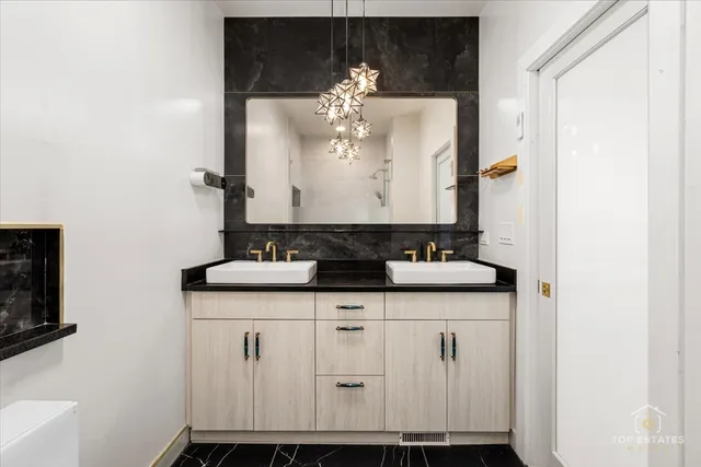 $619,000 | 2253 West Coulter Street, Unit 1, Chicago, IL 60608