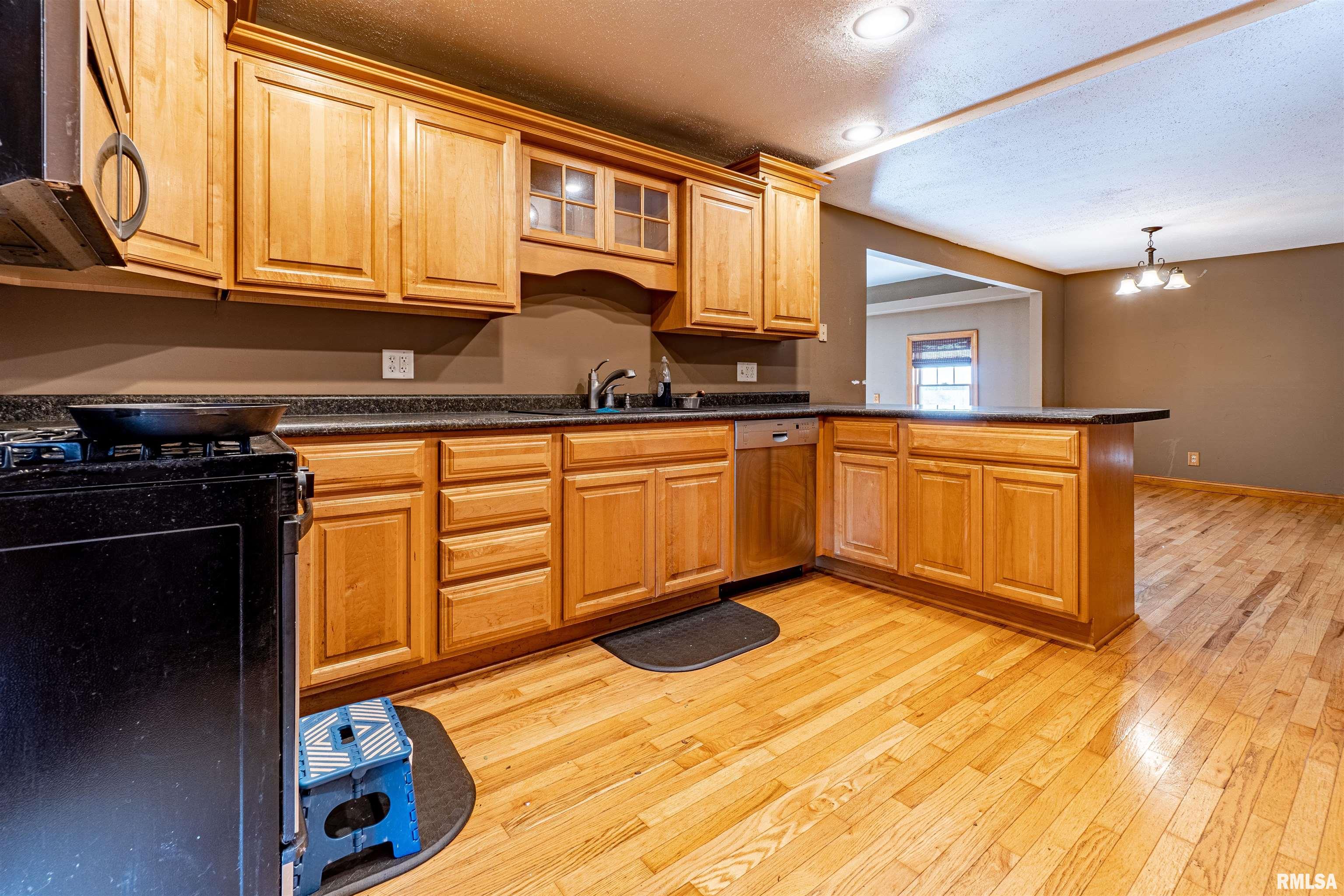 4220 Sheridan Road Pekin, IL 61554 - Photo 3 of 25 Gallery Image 3